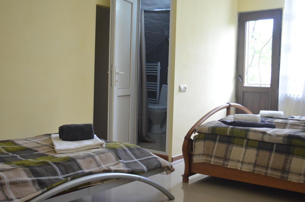 Alex'S Cosy Guesthouse Tbilisi Ngoại thất bức ảnh