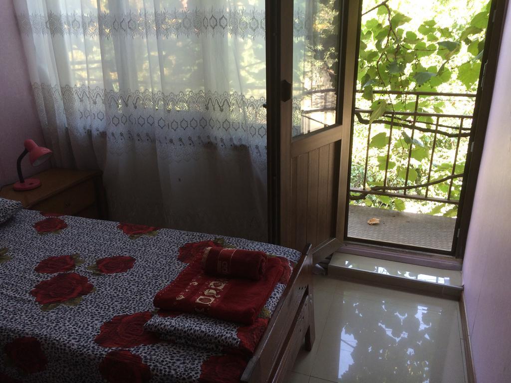 Alex'S Cosy Guesthouse Tbilisi Ngoại thất bức ảnh
