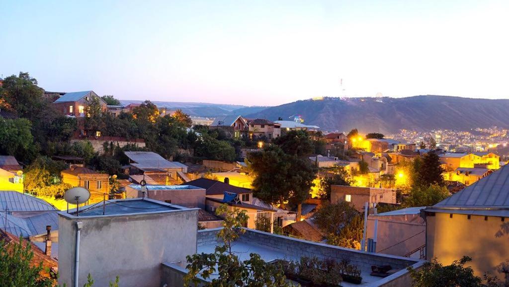 Alex'S Cosy Guesthouse Tbilisi Ngoại thất bức ảnh